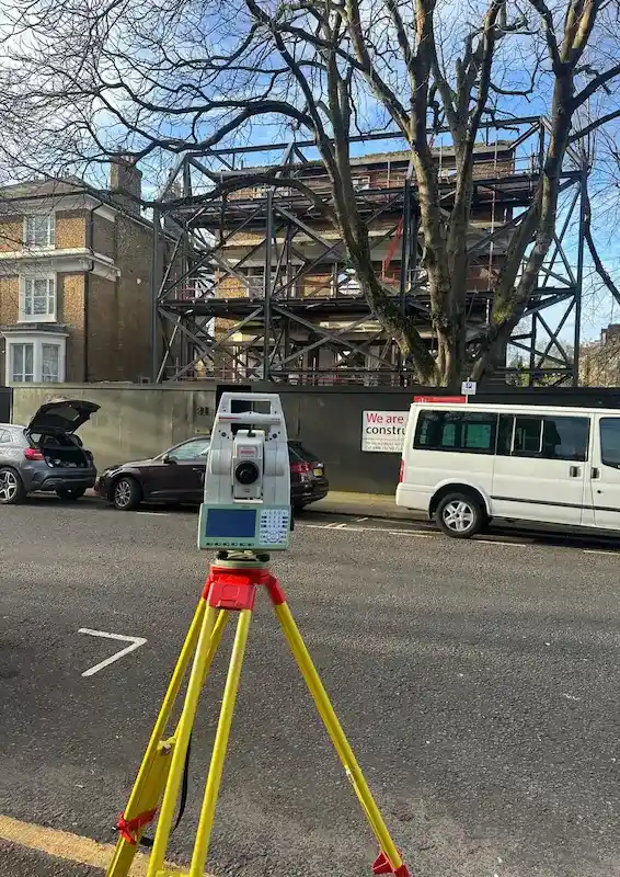 Da Vinci Engineering movement monitoring surveyor working in London